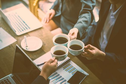 Dalla caffettiera alle macchine caffè per ufficio